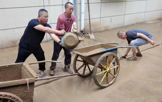 風(fēng)雨同舟 志愿同行 —— 陜西寶氮化工集團有限公司黨員干部積極開展防汛搶險工作